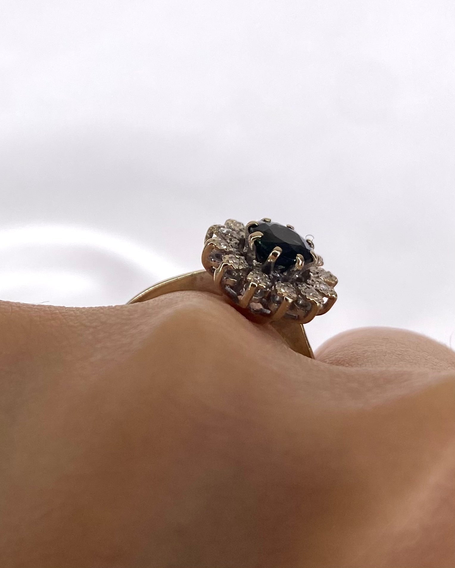 Bague Marguerite Saphir 0.93 carat &amp; Diamants "Alicia" - Elliade Paris