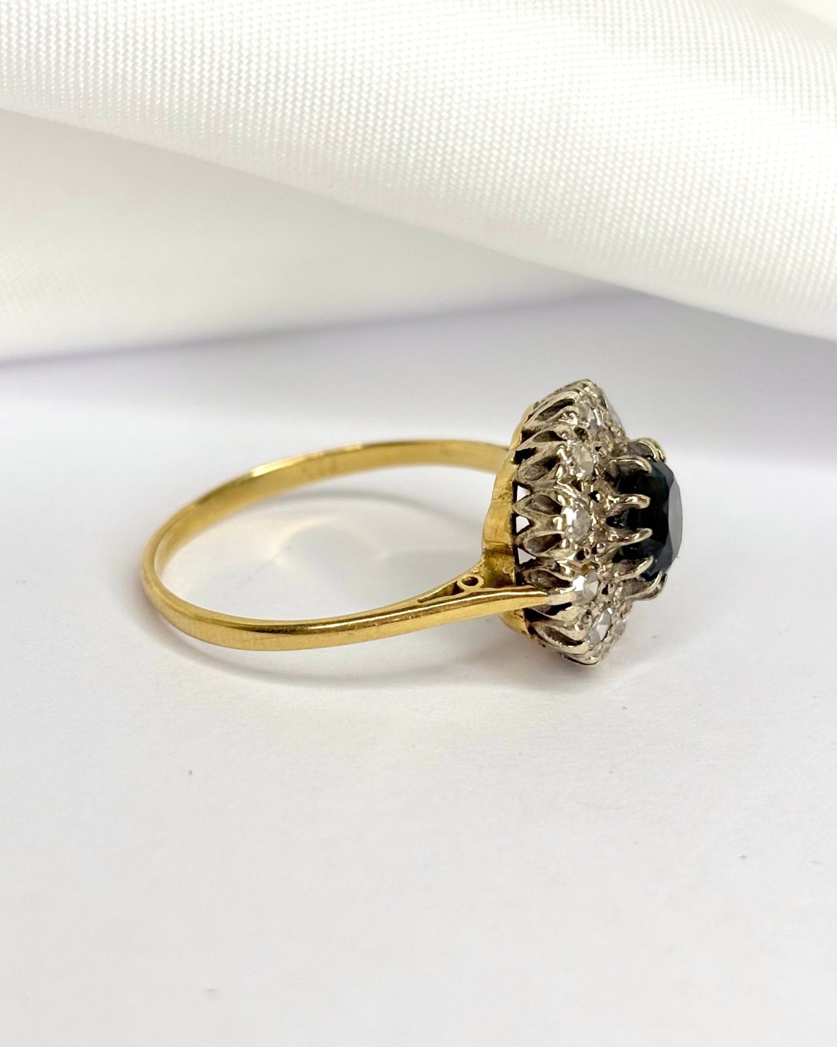 Bague Marguerite Saphir 0.95 carat &amp; Diamants 0.48 carat "Caroline" - Elliade Paris