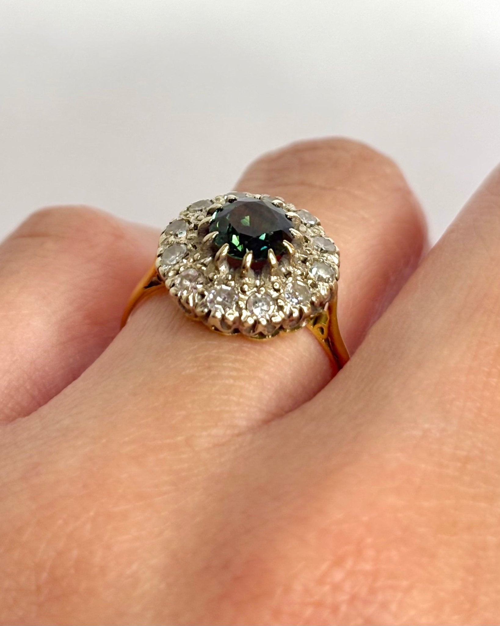 Bague Marguerite Saphir 0.95 carat &amp; Diamants 0.48 carat "Caroline" - Elliade Paris