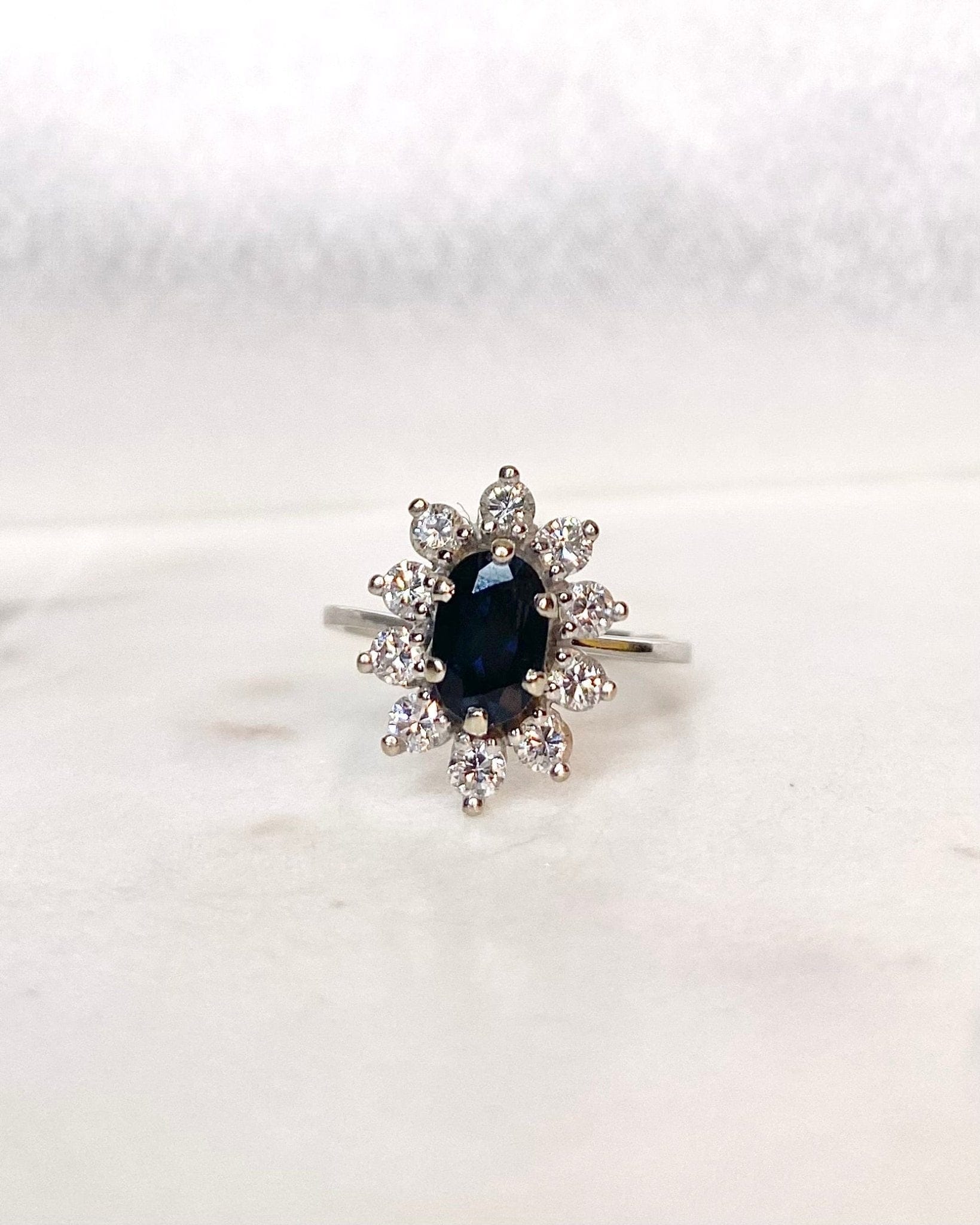Bague Marguerite Saphir 0.95 carat &amp; Diamants "Bartize" - Elliade Paris