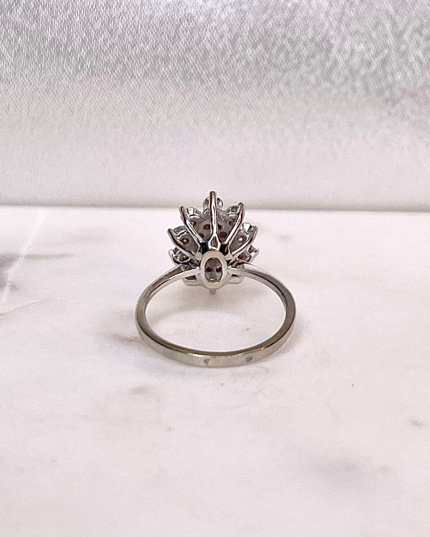 Bague Marguerite Saphir 0.95 carat &amp; Diamants &quot;Bartize&quot; - Elliade Paris
