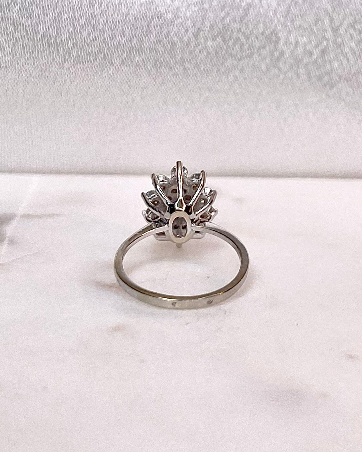 Bague Marguerite Saphir 0.95 carat &amp; Diamants "Bartize" - Elliade Paris