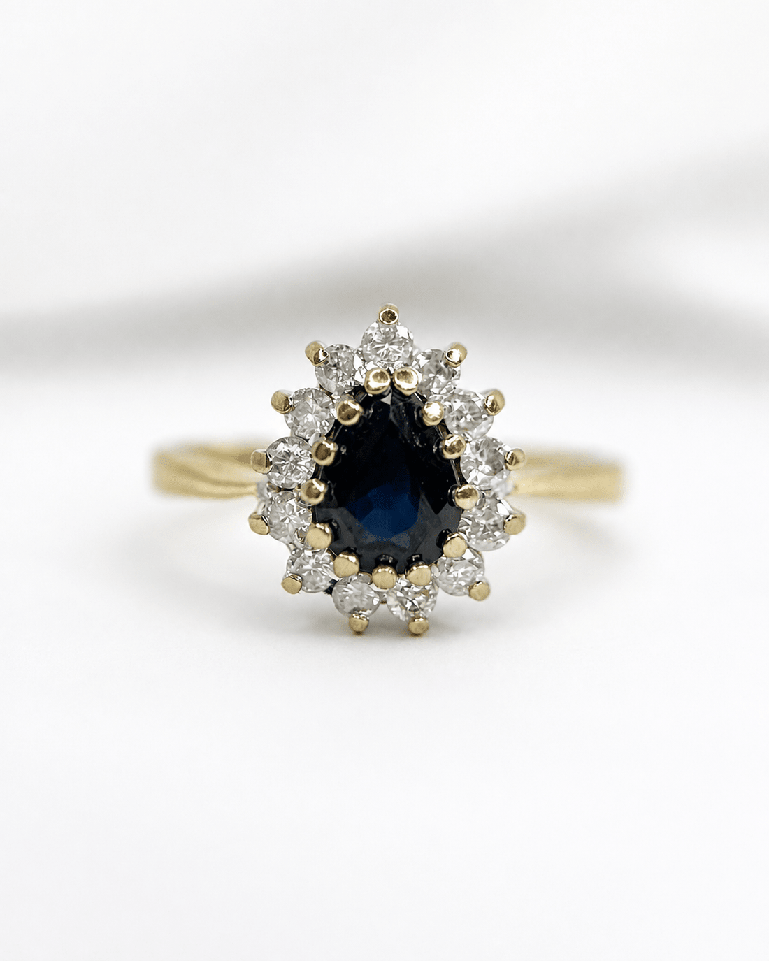 Bague Marguerite Saphir 0.98 carat &amp; Diamants 0.26 carat "Lou" - Elliade Paris