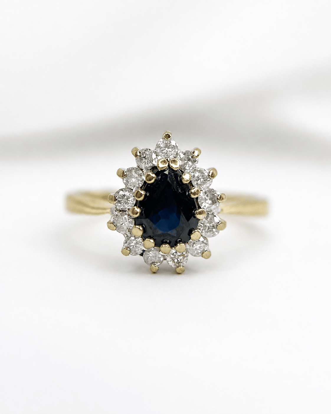 Bague Marguerite Saphir 0.98 carat &amp; Diamants 0.26 carat "Lou" - Elliade Paris