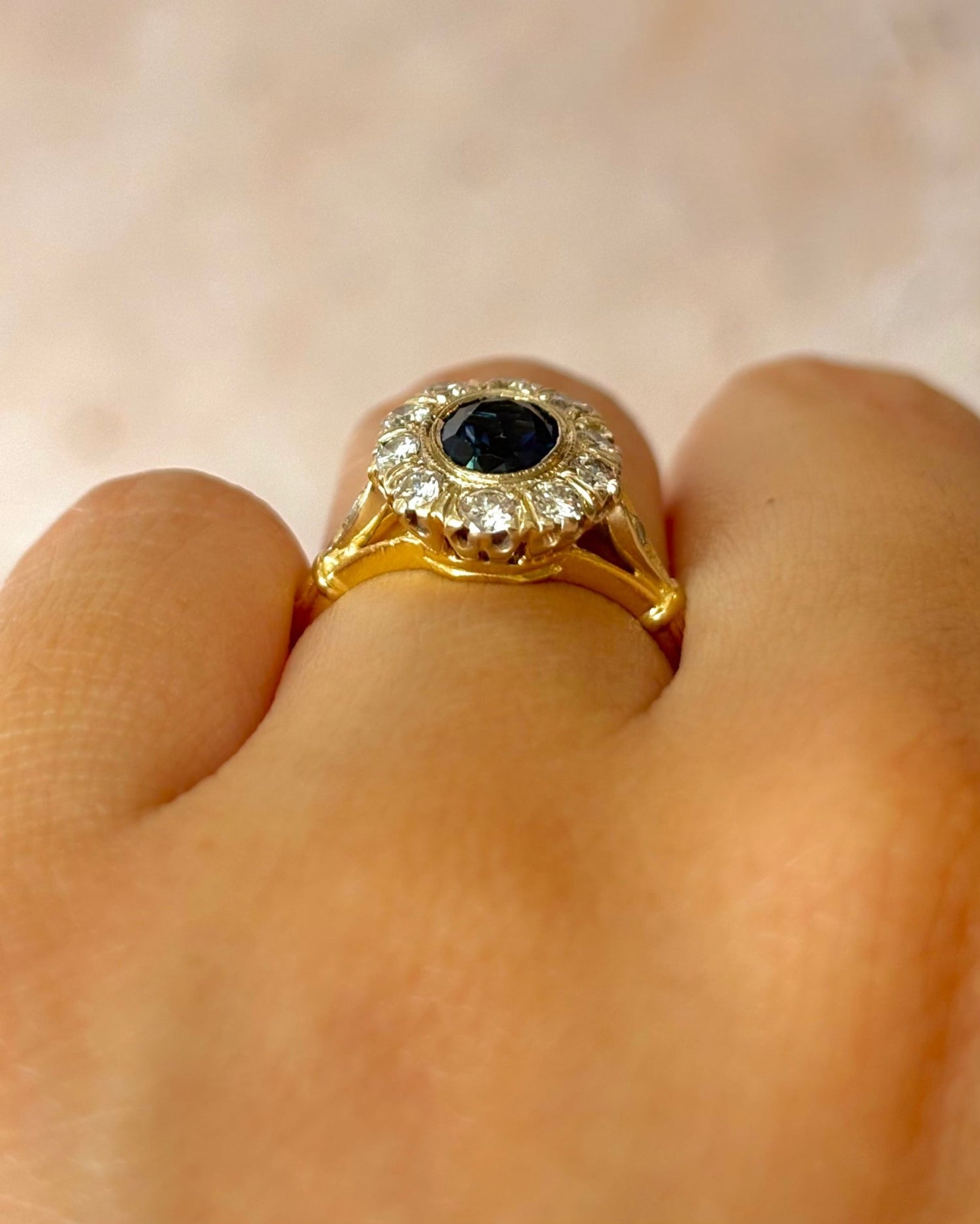 Bague Marguerite Saphir 0.98 carat &amp; Diamants 0.52 carat "Léane" - Elliade Paris