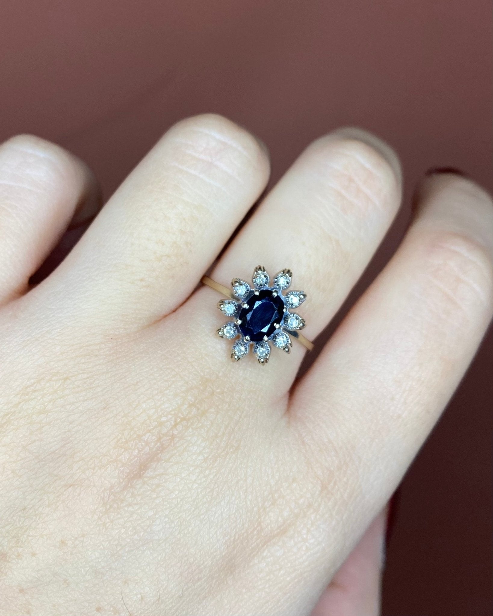 Bague Marguerite Saphir 1 carat &amp; 10 Diamants "Amélia" - Elliade Paris