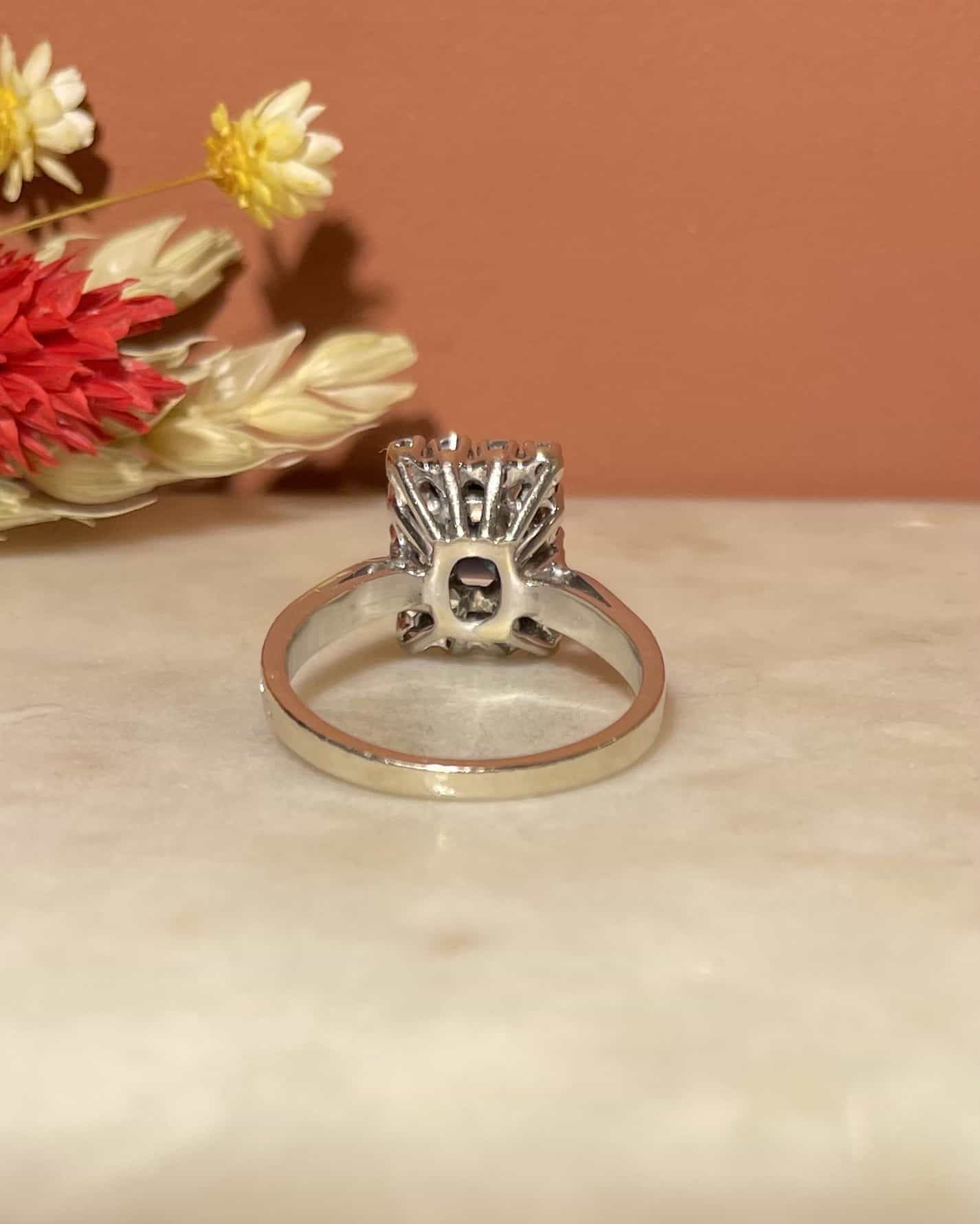 Bague Marguerite Saphir 1 carat &amp; 14 Diamants &quot;Haileenn&quot; - Elliade Paris