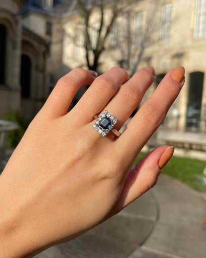 Bague Marguerite Saphir 1 carat &amp; 14 Diamants &quot;Haileenn&quot; - Elliade Paris