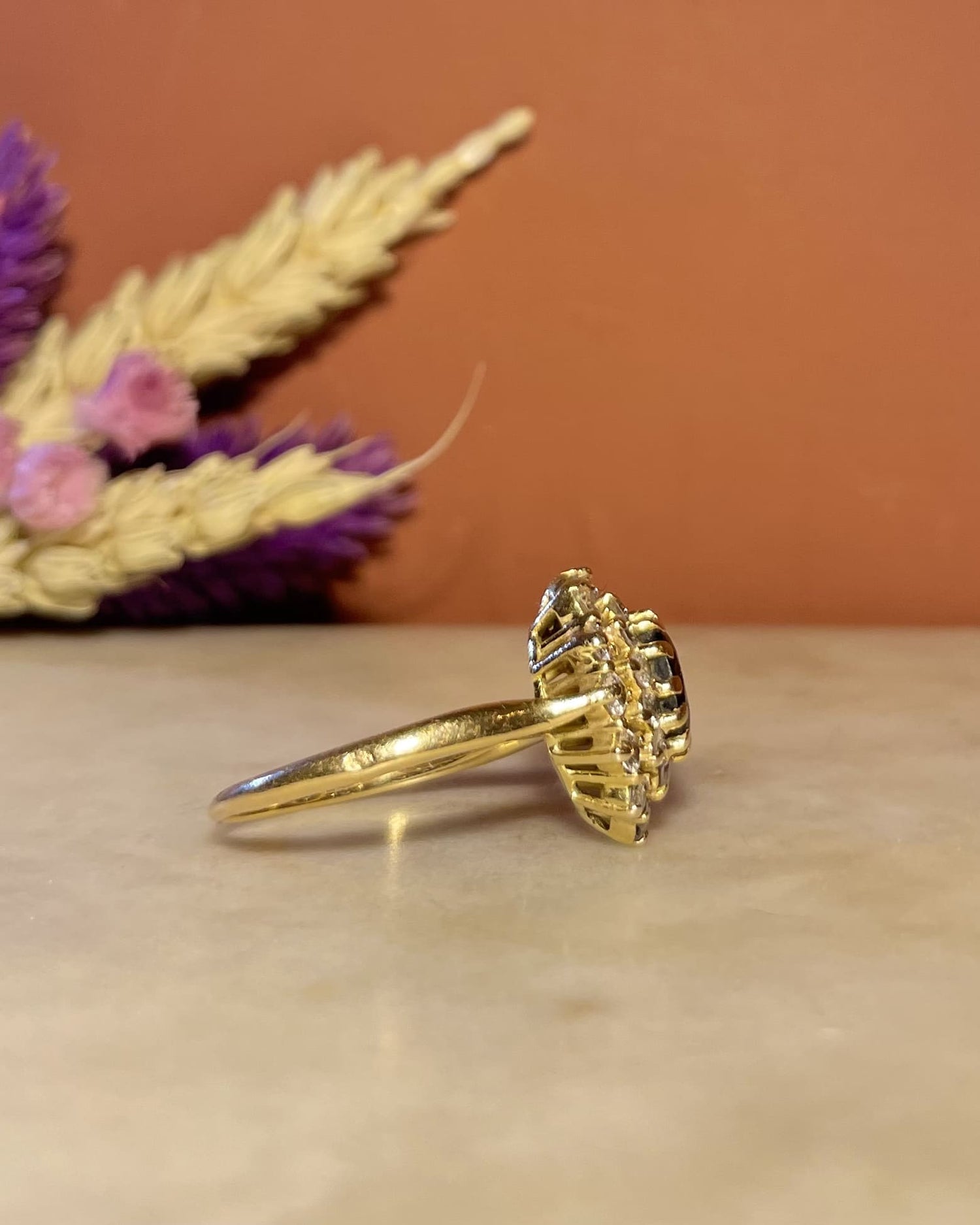 Bague Marguerite Saphir 1 Carat &amp; 24 Diamants &quot;Alysse&quot; - Elliade Paris