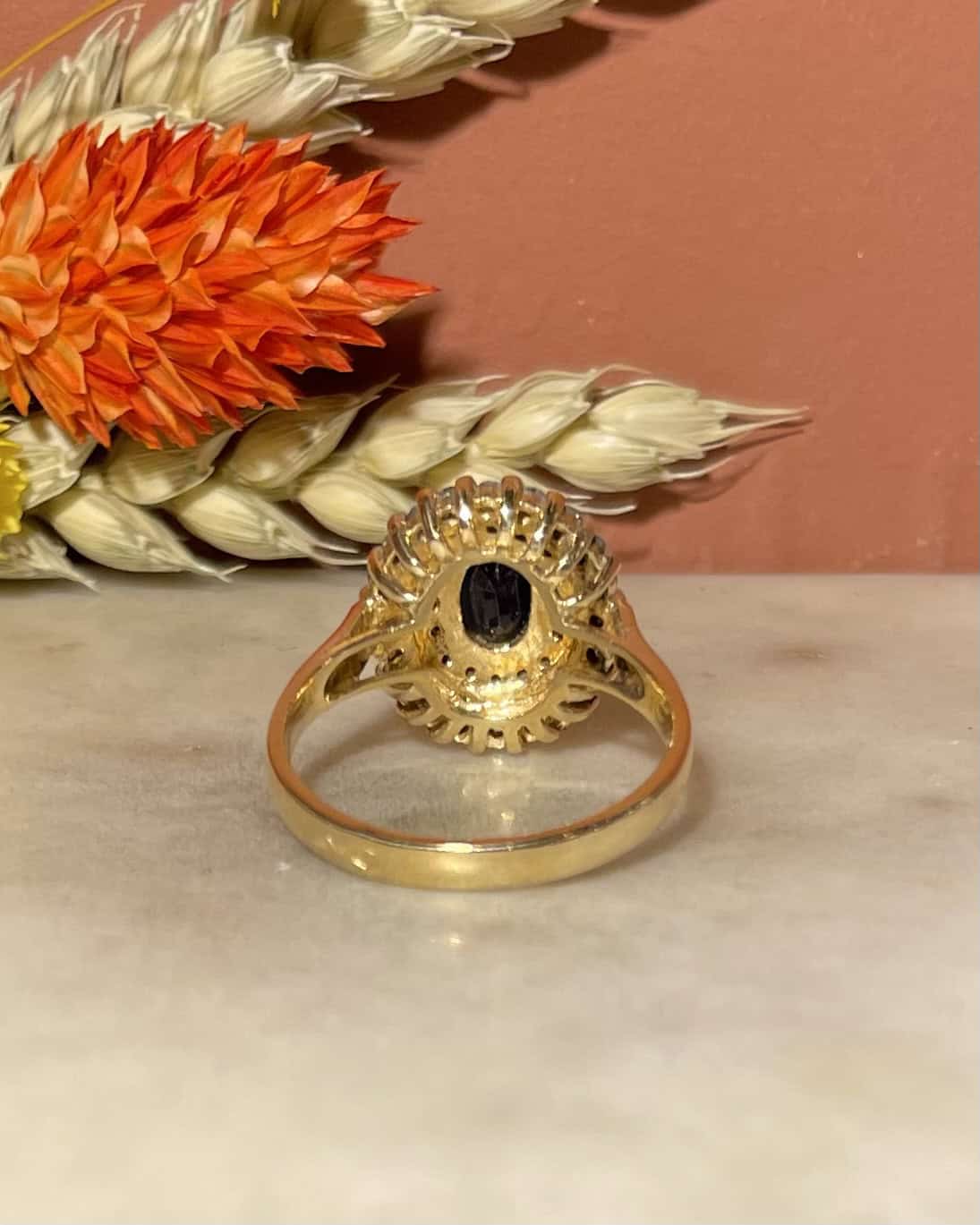 Bague Marguerite Saphir 1 Carat &amp; 36 Diamants "Coraline" - Elliade Paris