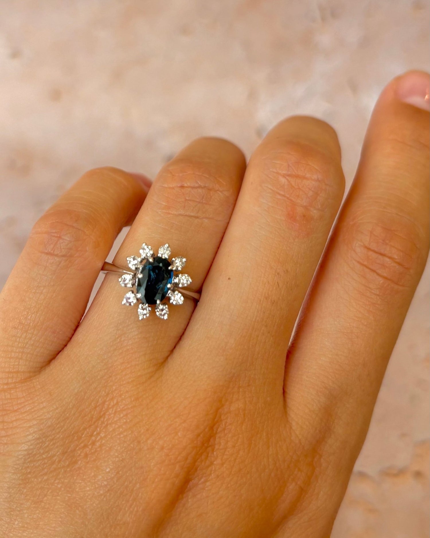 Bague Marguerite Saphir 1 carat &amp; Diamants 0.25 carat "Loreleï" - Elliade Paris