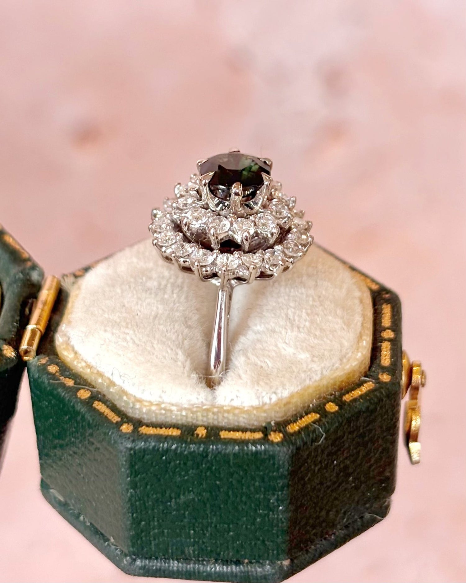 Bague Marguerite Saphir 1 carat &amp; Diamants 0.30 carat 4.6g "Jeanne" - Elliade Paris