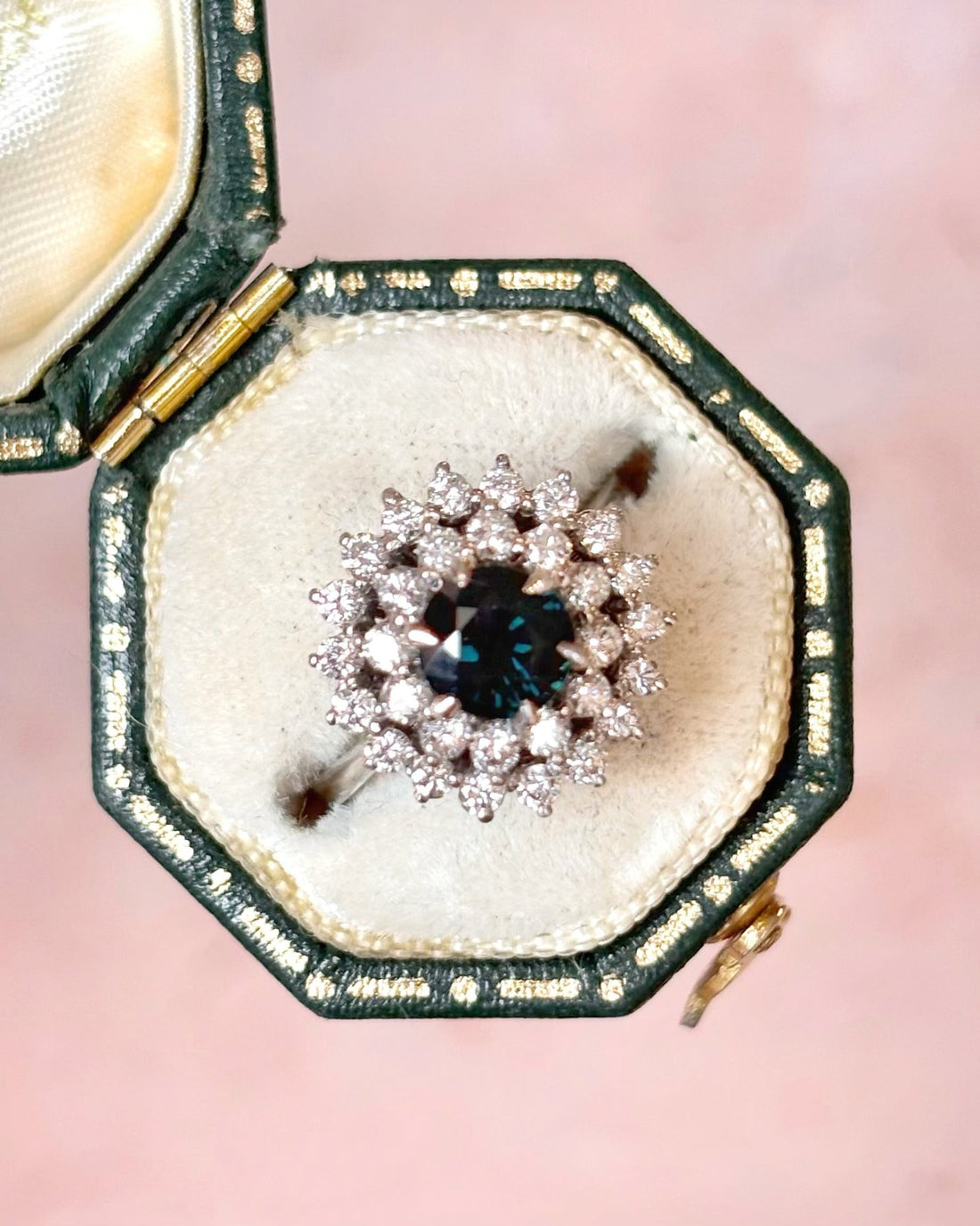 Bague Marguerite Saphir 1 carat &amp; Diamants 0.30 carat 4.6g "Jeanne" - Elliade Paris