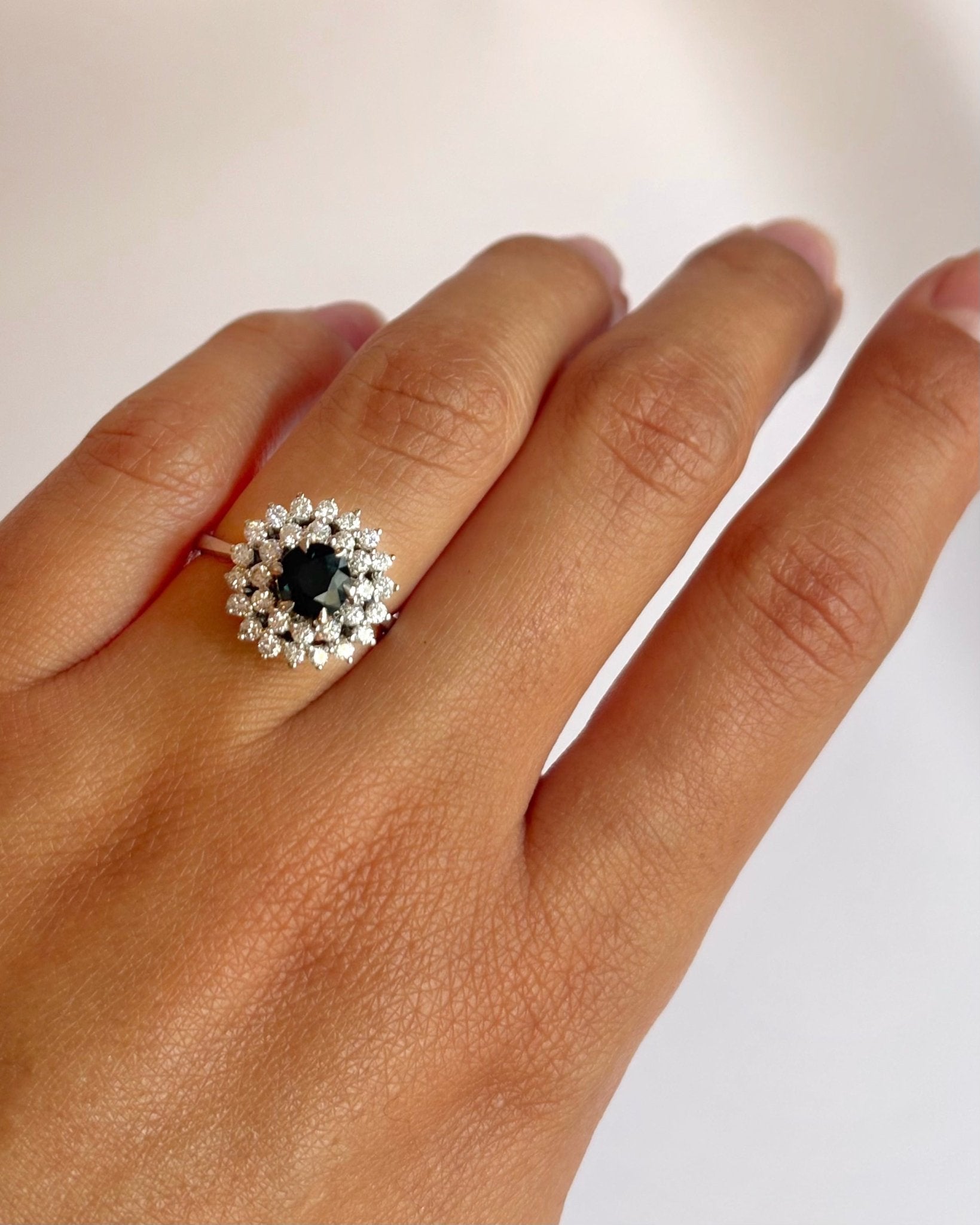 Bague Marguerite Saphir 1 carat &amp; Diamants 0.30 carat 4.6g "Jeanne" - Elliade Paris