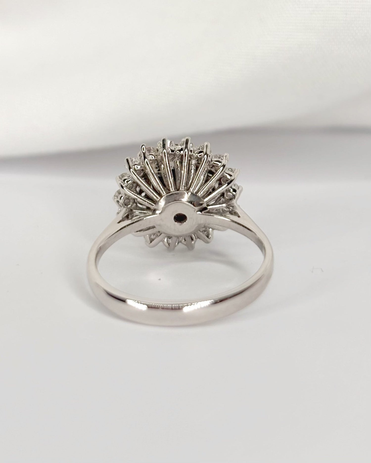 Bague Marguerite Saphir 1 carat &amp; Diamants 0.30 carat 4.6g "Jeanne" - Elliade Paris