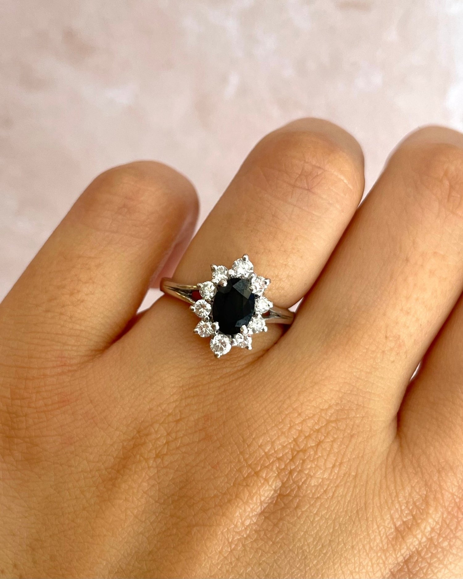 Bague Marguerite Saphir 1 carat &amp; Diamants 0.48 carat "Gaia" - Elliade Paris