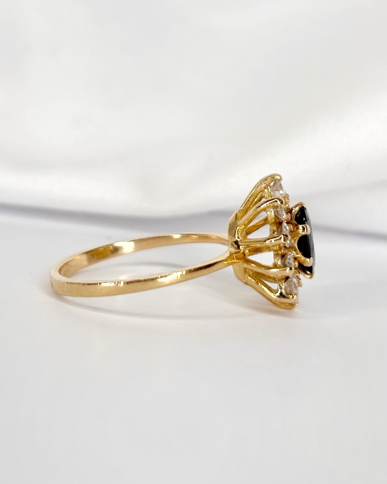 Bague Marguerite Saphir 1 carat &amp; Diamants 0.50 carat "Aurélia" - Elliade Paris