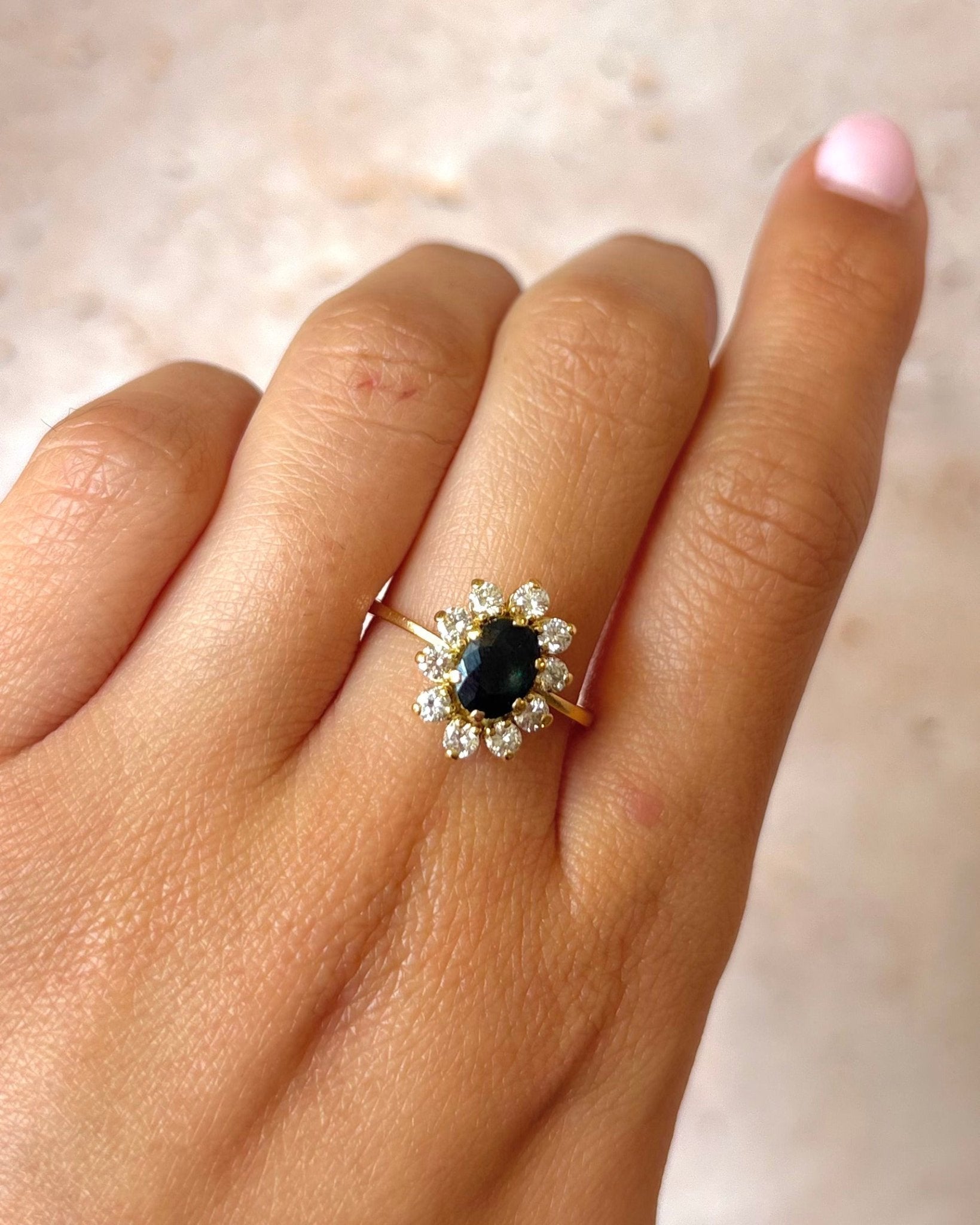 Bague Marguerite Saphir 1 carat &amp; Diamants 0.50 carat "Aurélia" - Elliade Paris