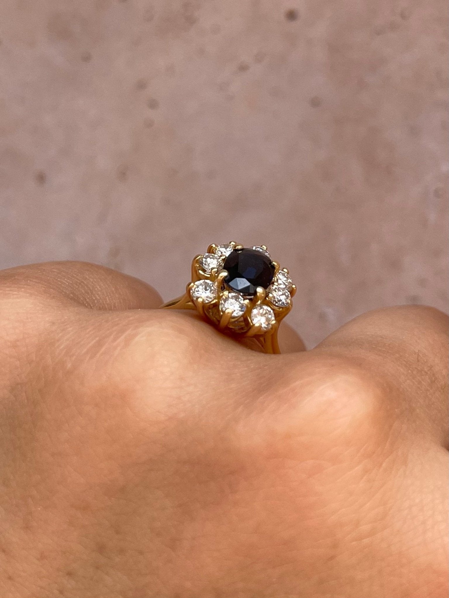 Bague Marguerite Saphir 1 carat &amp; Diamants 0.56 carat "Dilara" - Elliade Paris