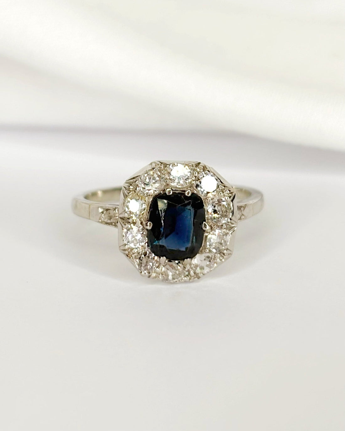 Bague Marguerite Saphir 1 carat &amp; Diamants 0.65 carat "Lavigna" - Elliade Paris