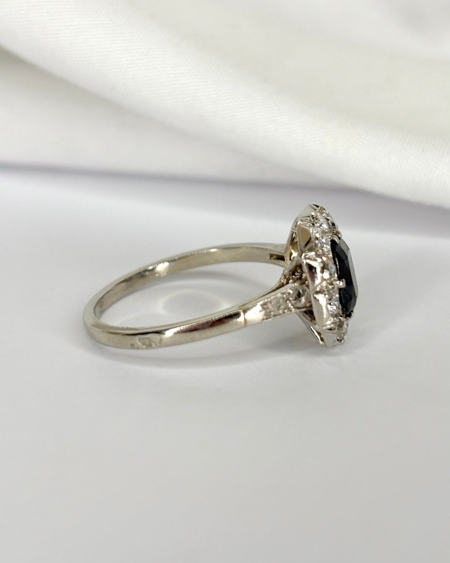 Bague Marguerite Saphir 1 carat &amp; Diamants 0.65 carat "Lavigna" - Elliade Paris