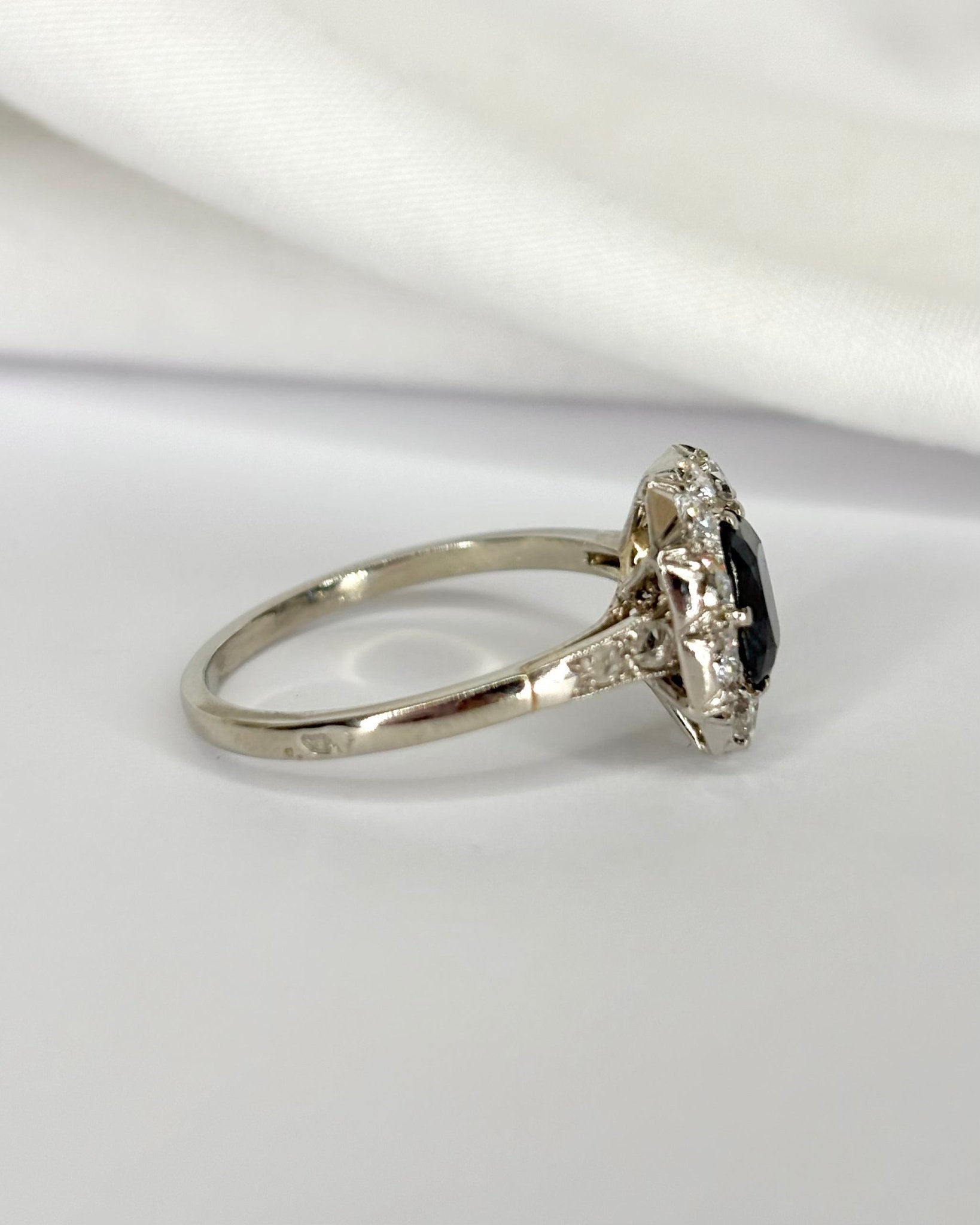 Bague Marguerite Saphir 1 carat &amp; Diamants 0.65 carat "Lavigna" - Elliade Paris