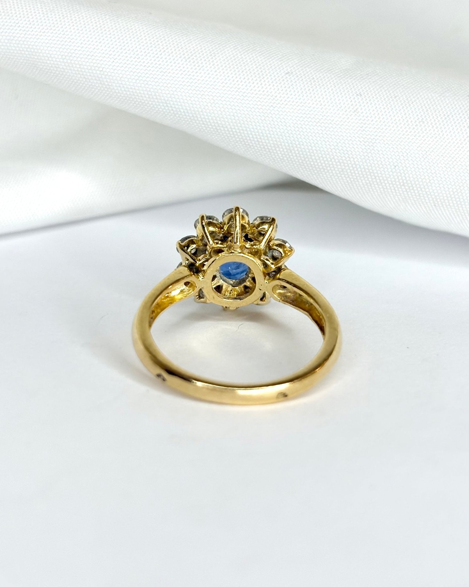 Bague Marguerite Saphir 1 carat &amp; Diamants 0.82 carat "Coraline" - Elliade Paris