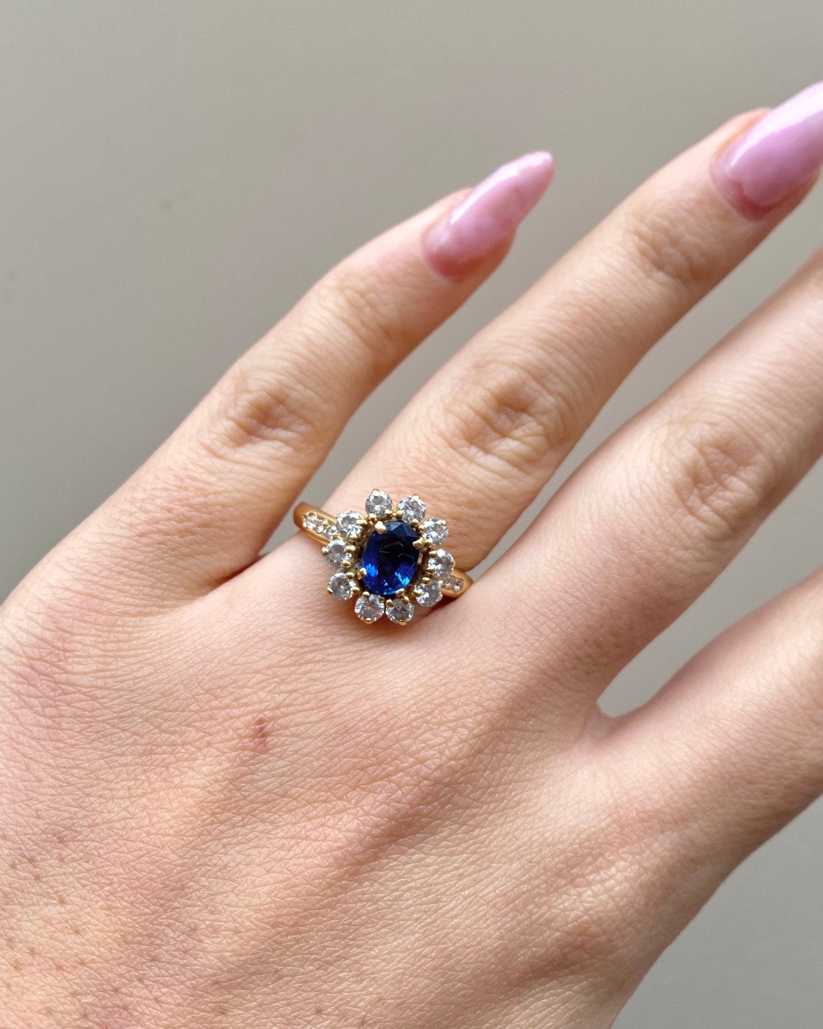 Bague Marguerite Saphir 1 carat &amp; Diamants 0.82 carat "Coraline" - Elliade Paris