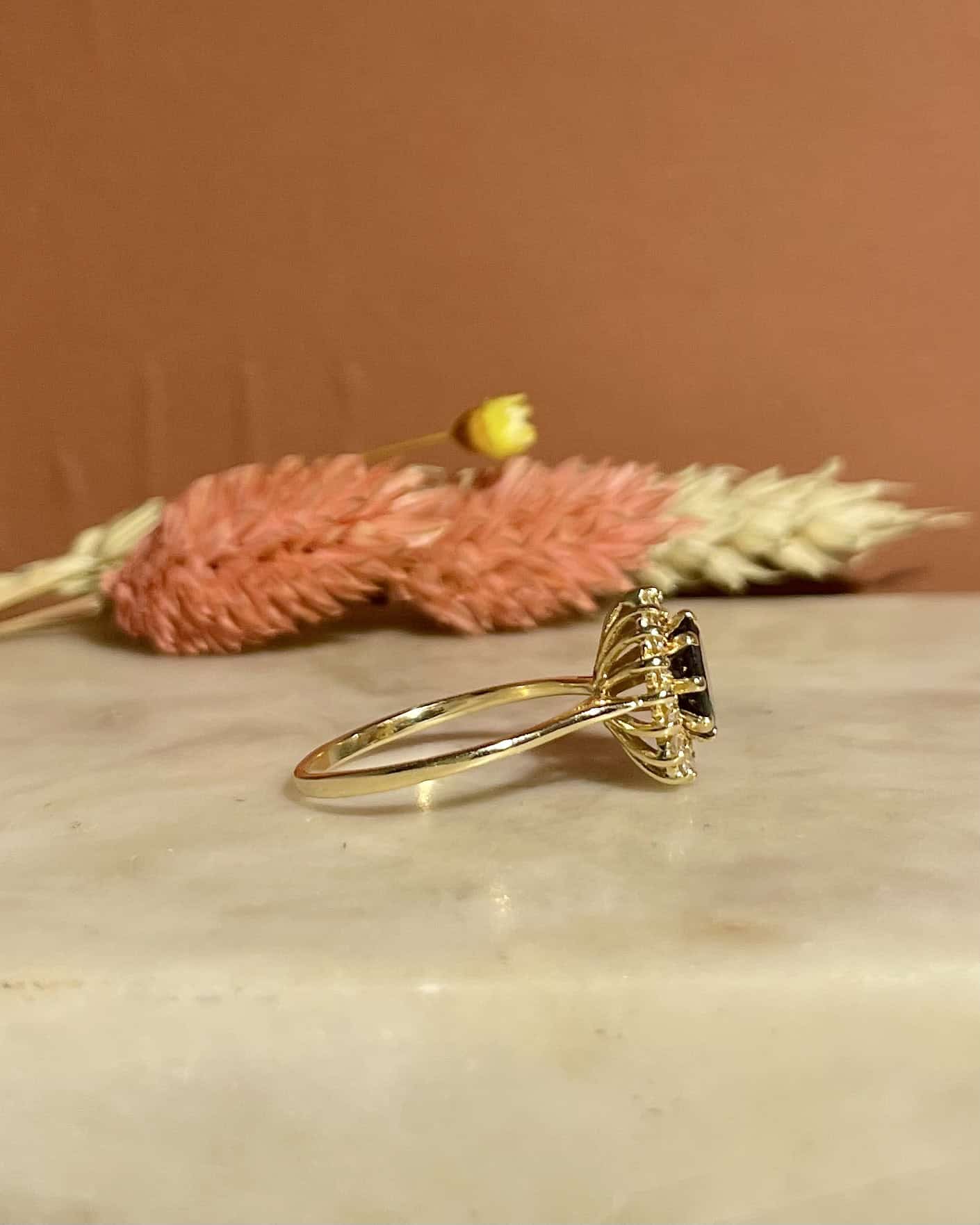 Bague Marguerite Saphir 1 Carat &amp; Diamants &quot;Carolina&quot; - Elliade Paris