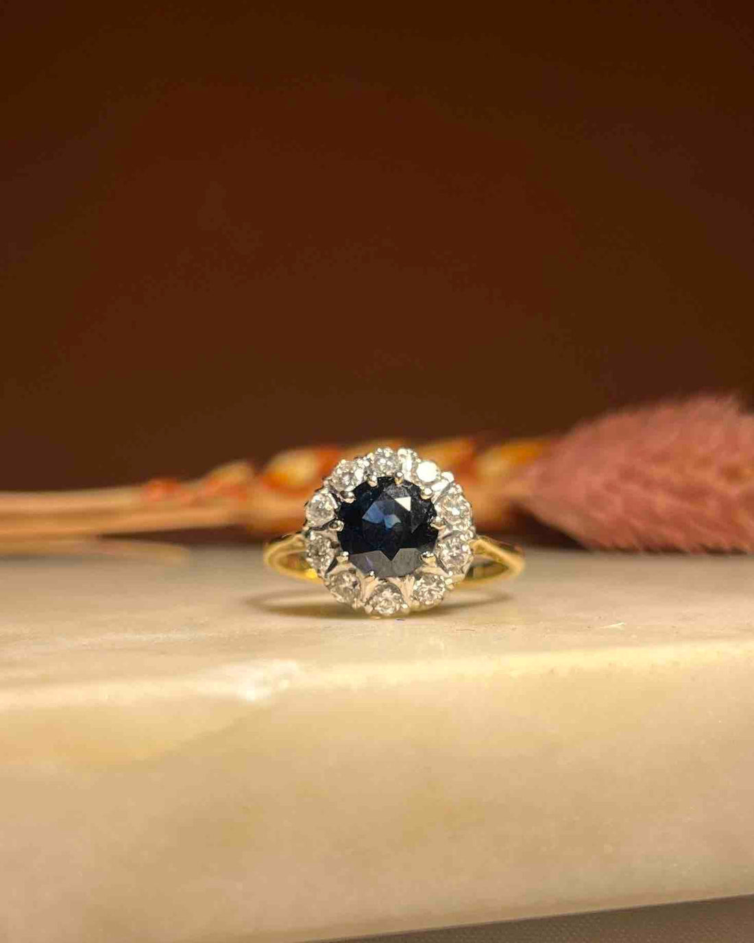 Bague Marguerite Saphir 1 carat &amp; Diamants &quot;Devia&quot; - Elliade Paris