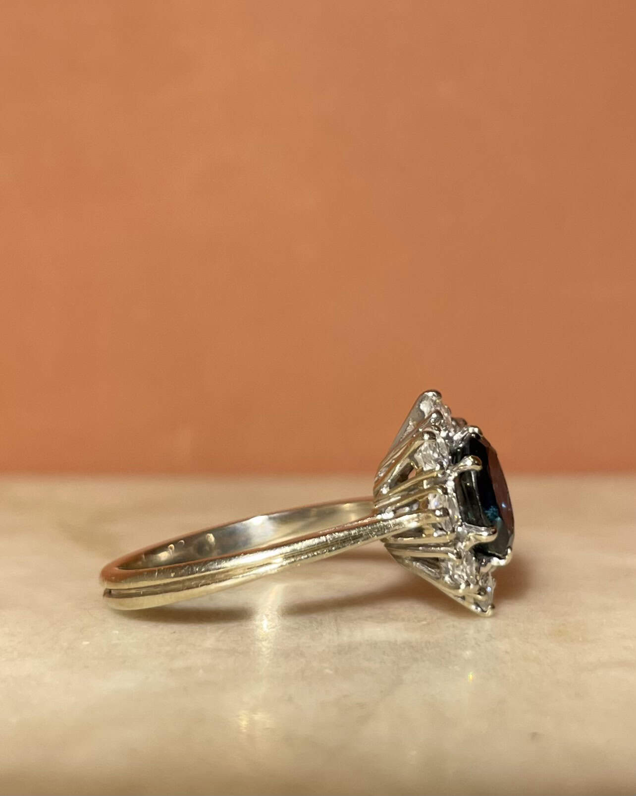 Bague Marguerite Saphir 1 Carat &amp; Diamants "Gwyneth" - Elliade Paris