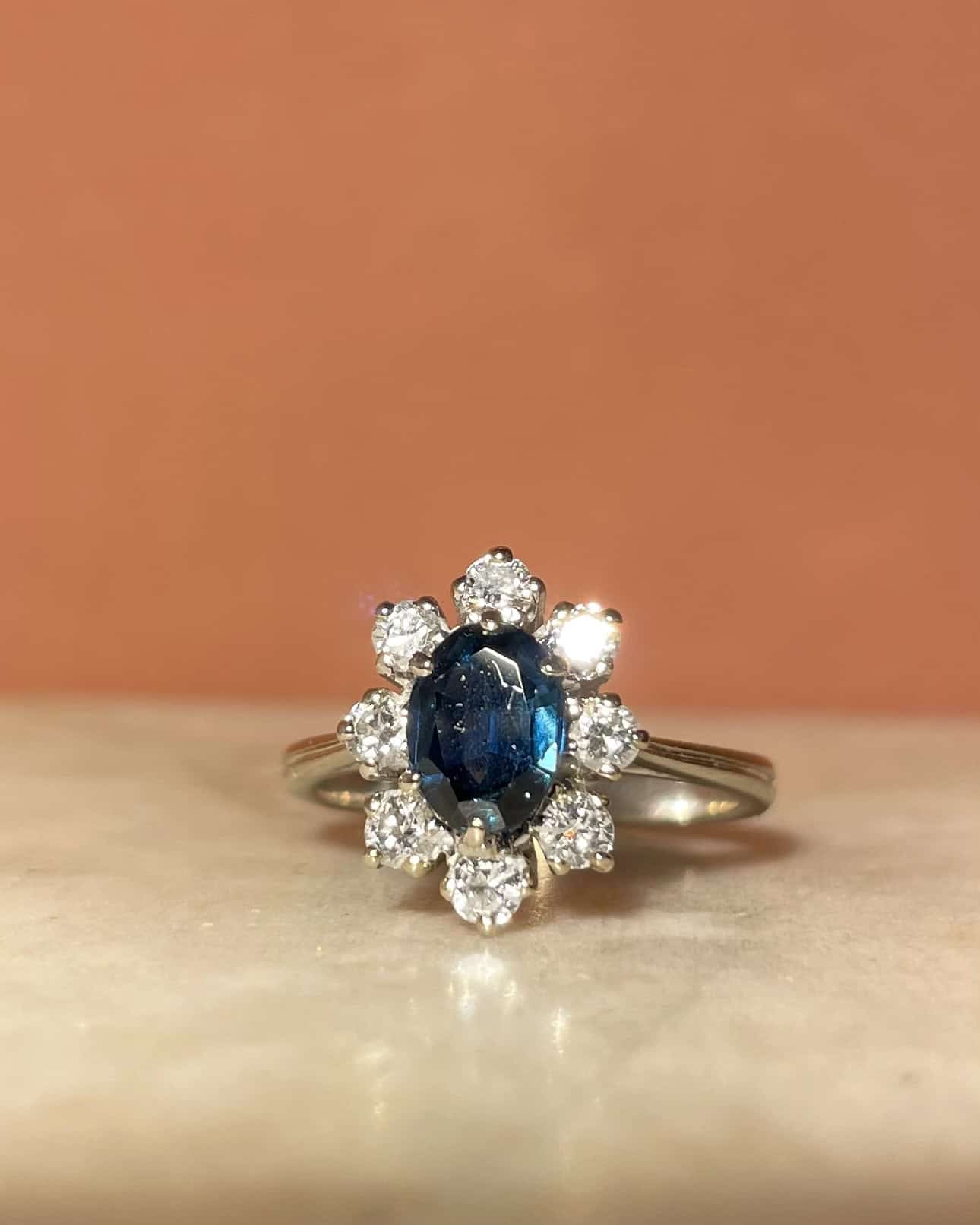 Bague Marguerite Saphir 1 Carat &amp; Diamants "Gwyneth" - Elliade Paris
