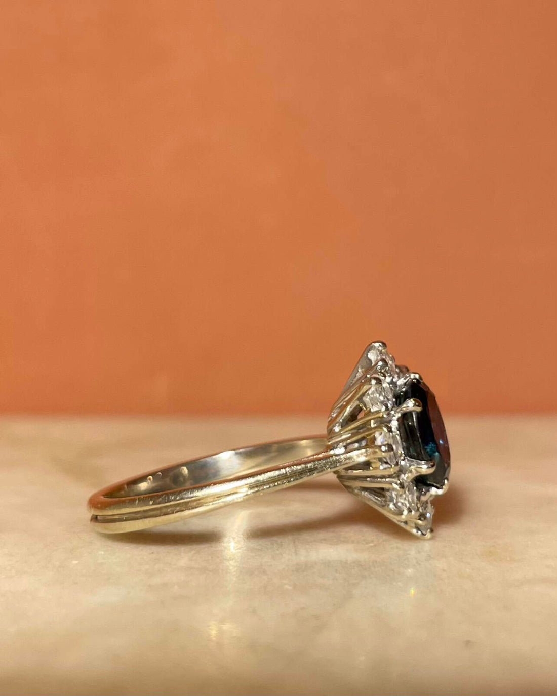 Bague Marguerite Saphir 1 Carat &amp; Diamants &quot;Gwyneth&quot; - Elliade Paris