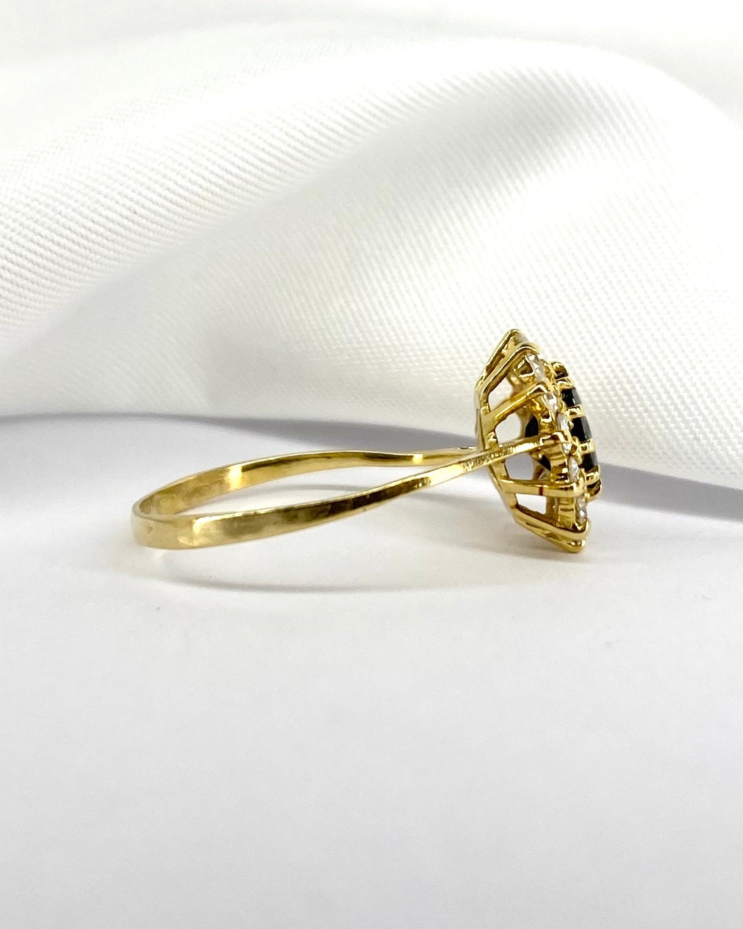 Bague Marguerite Saphir 1 carat &amp; Diamants &quot;Hailey&quot; - Elliade Paris
