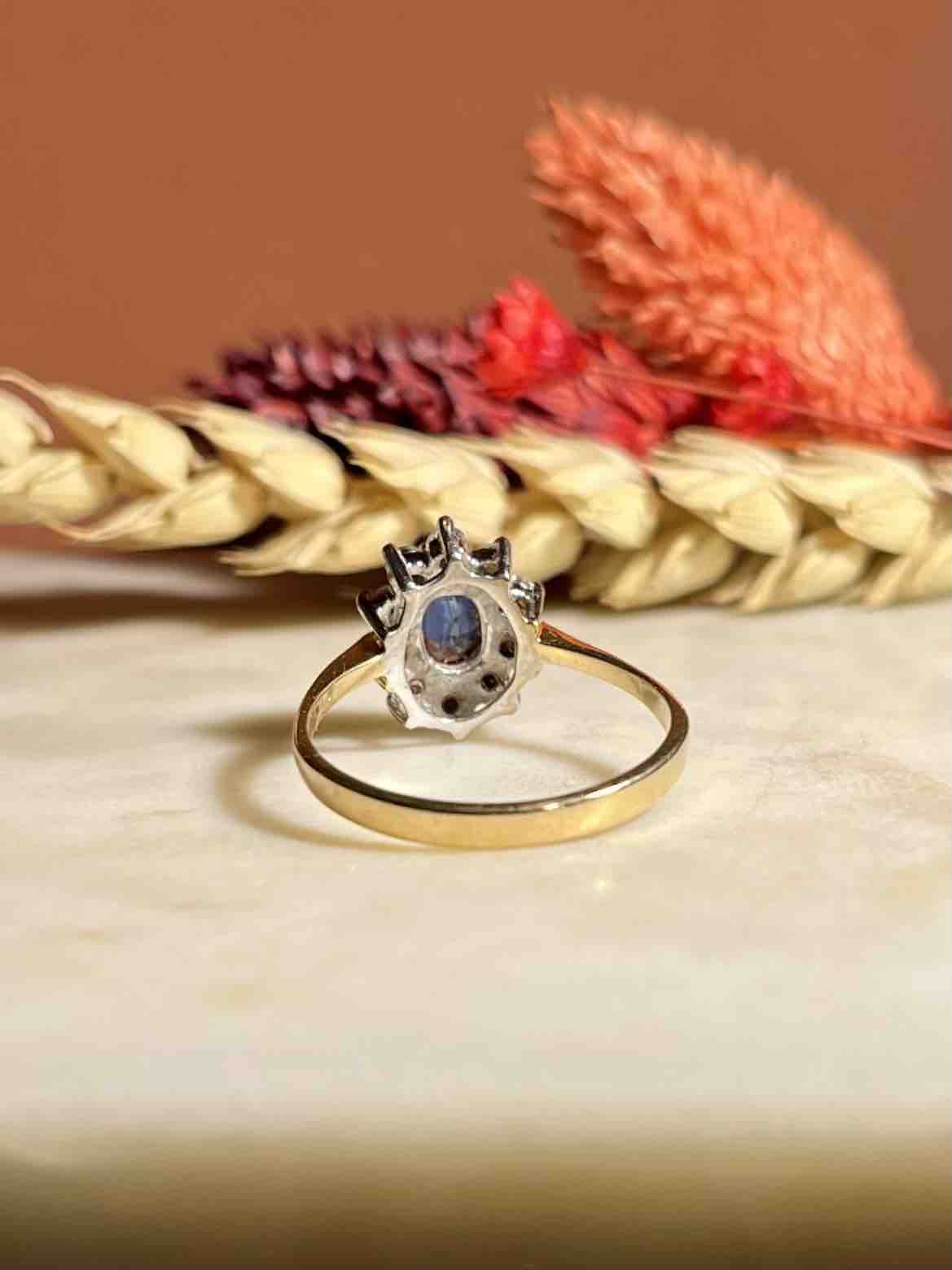 Bague Marguerite Saphir 1 carat &amp; Diamants "Inès" - Elliade Paris