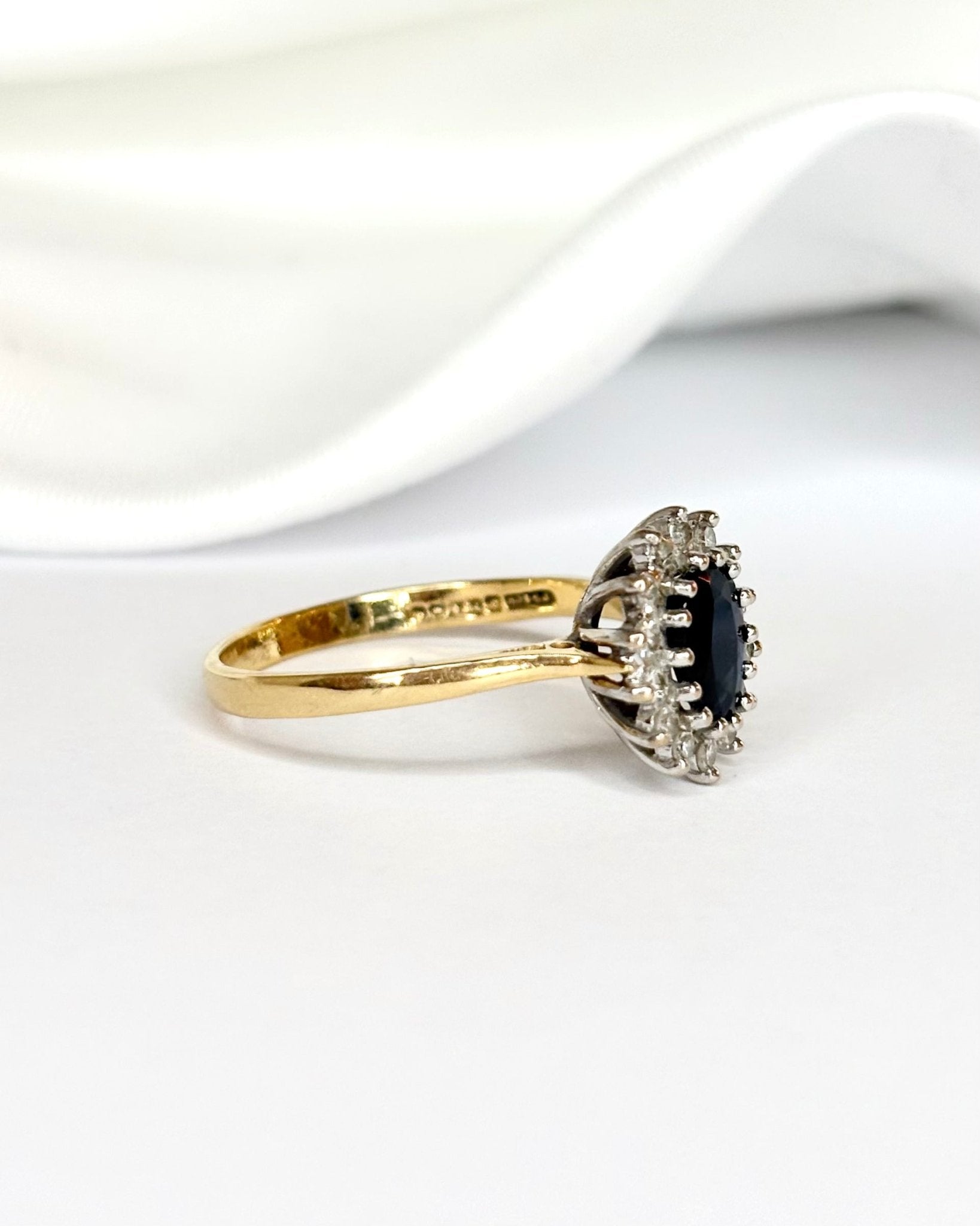 Bague Marguerite Saphir 1 carat &amp; Diamants "Rosalie" - Elliade Paris