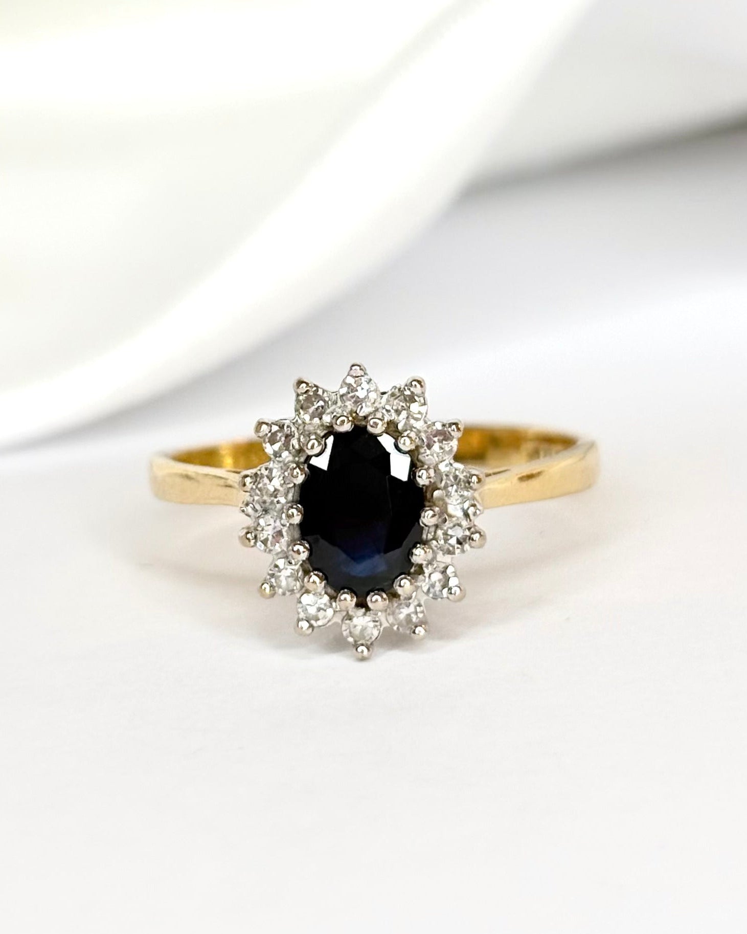 Bague Marguerite Saphir 1 carat &amp; Diamants "Rosalie" - Elliade Paris