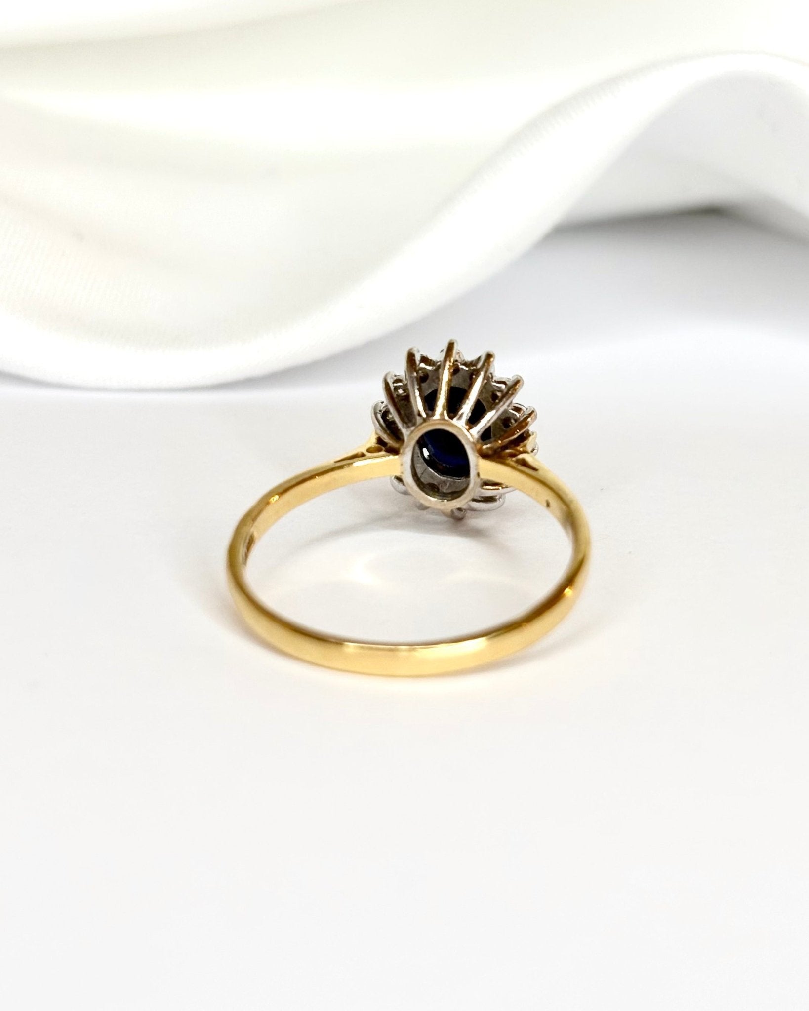 Bague Marguerite Saphir 1 carat &amp; Diamants "Rosalie" - Elliade Paris