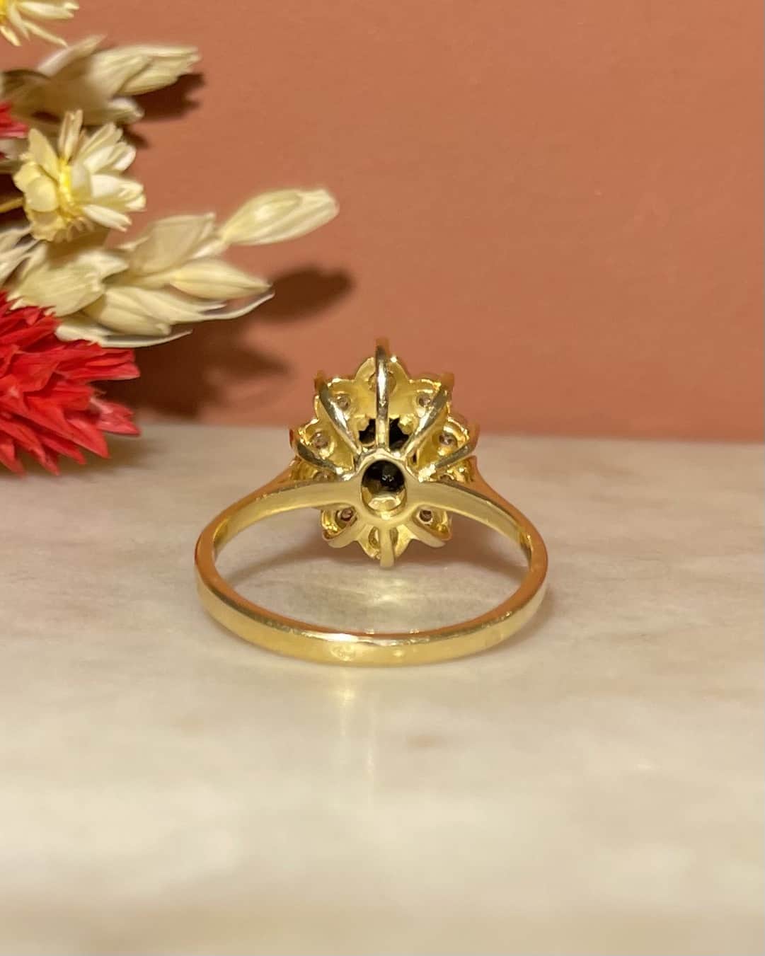 Bague Marguerite Saphir 1 carat &amp; Diamants "Saliha" - Elliade Paris