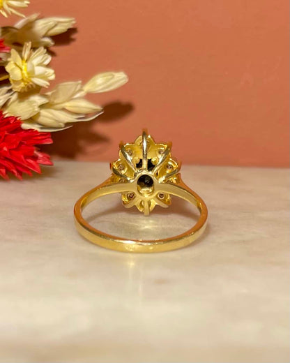 Bague Marguerite Saphir 1 carat &amp; Diamants &quot;Saliha&quot; - Elliade Paris