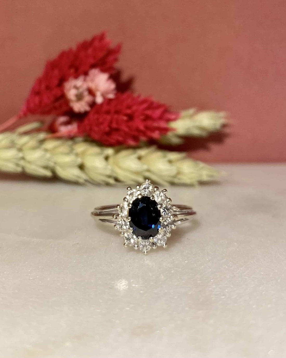 Bague Marguerite Saphir &amp; 10 Diamants &quot;Lucilia&quot; - Elliade Paris