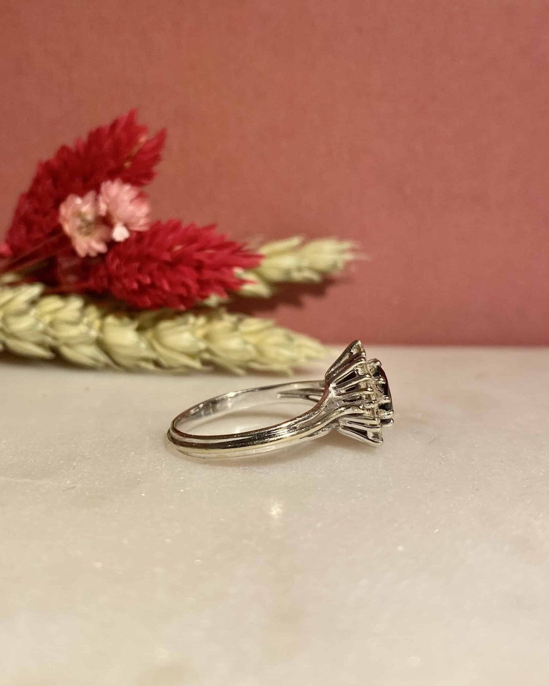 Bague Marguerite Saphir &amp; 10 Diamants &quot;Lucilia&quot; - Elliade Paris
