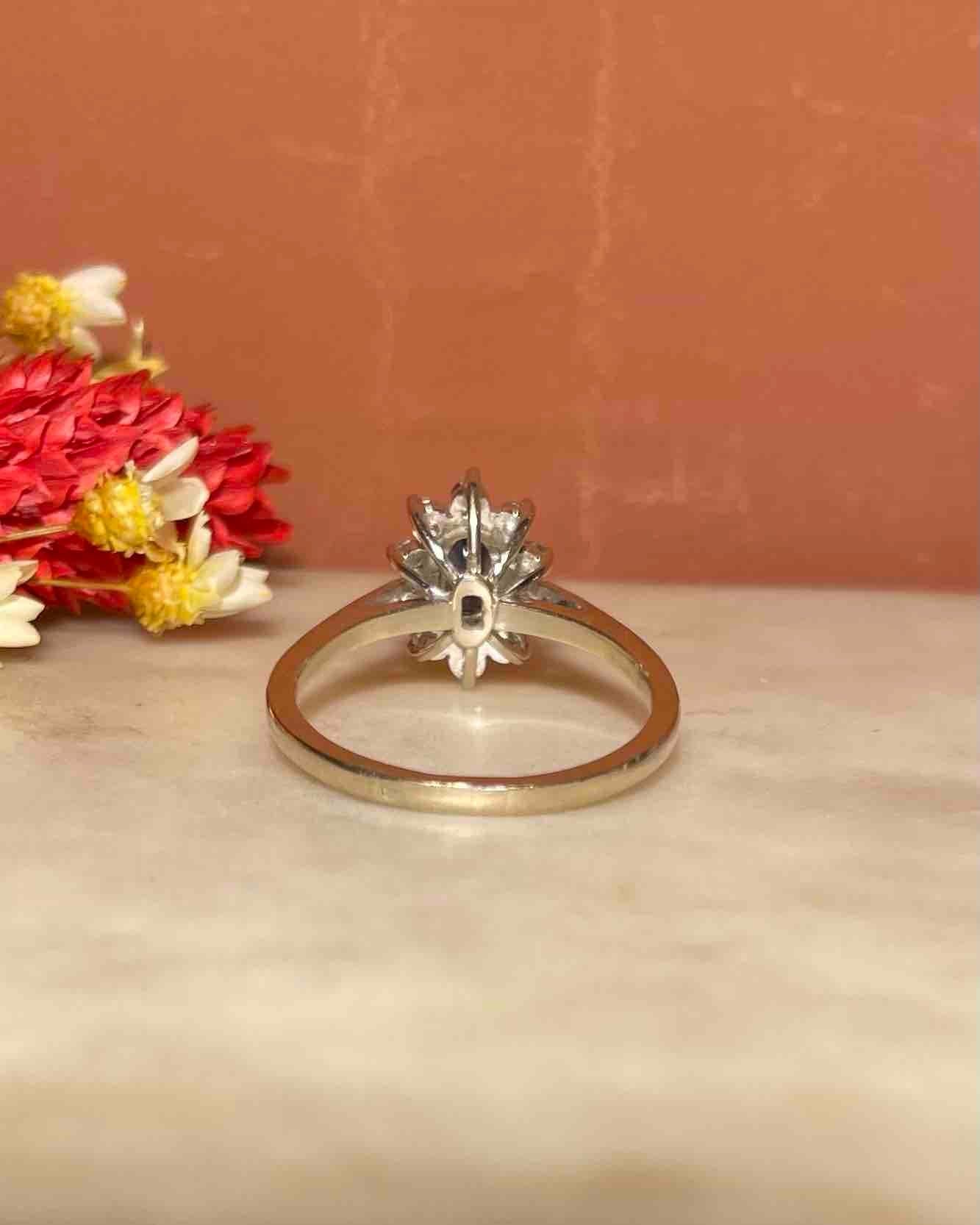Bague Marguerite Saphir &amp; 10 Diamants "Sierra" - Elliade Paris