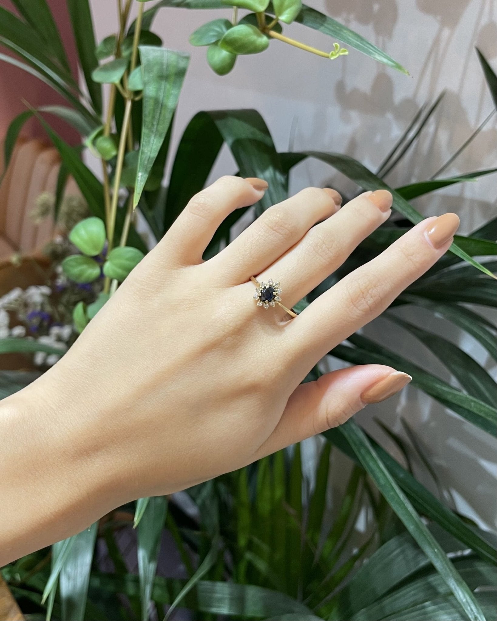 Bague Marguerite Saphir &amp; 10 Diamants "Yona" - Elliade Paris