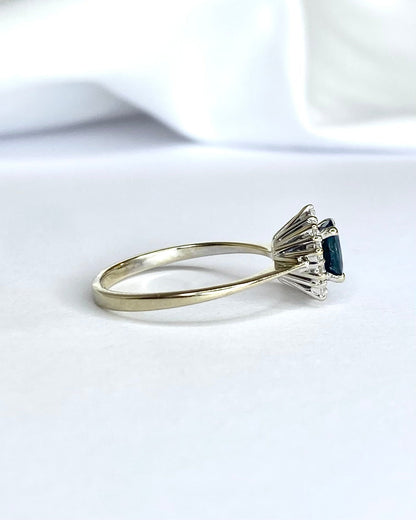 Bague Marguerite Saphir 1.05 carat &amp; Diamants 0.30 carat "Hermione" - Elliade Paris