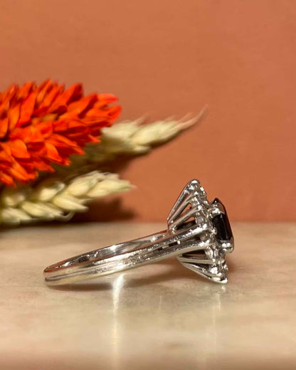Bague Marguerite Saphir 1.05 carat &amp; Diamants &quot;Bamya&quot; - Elliade Paris