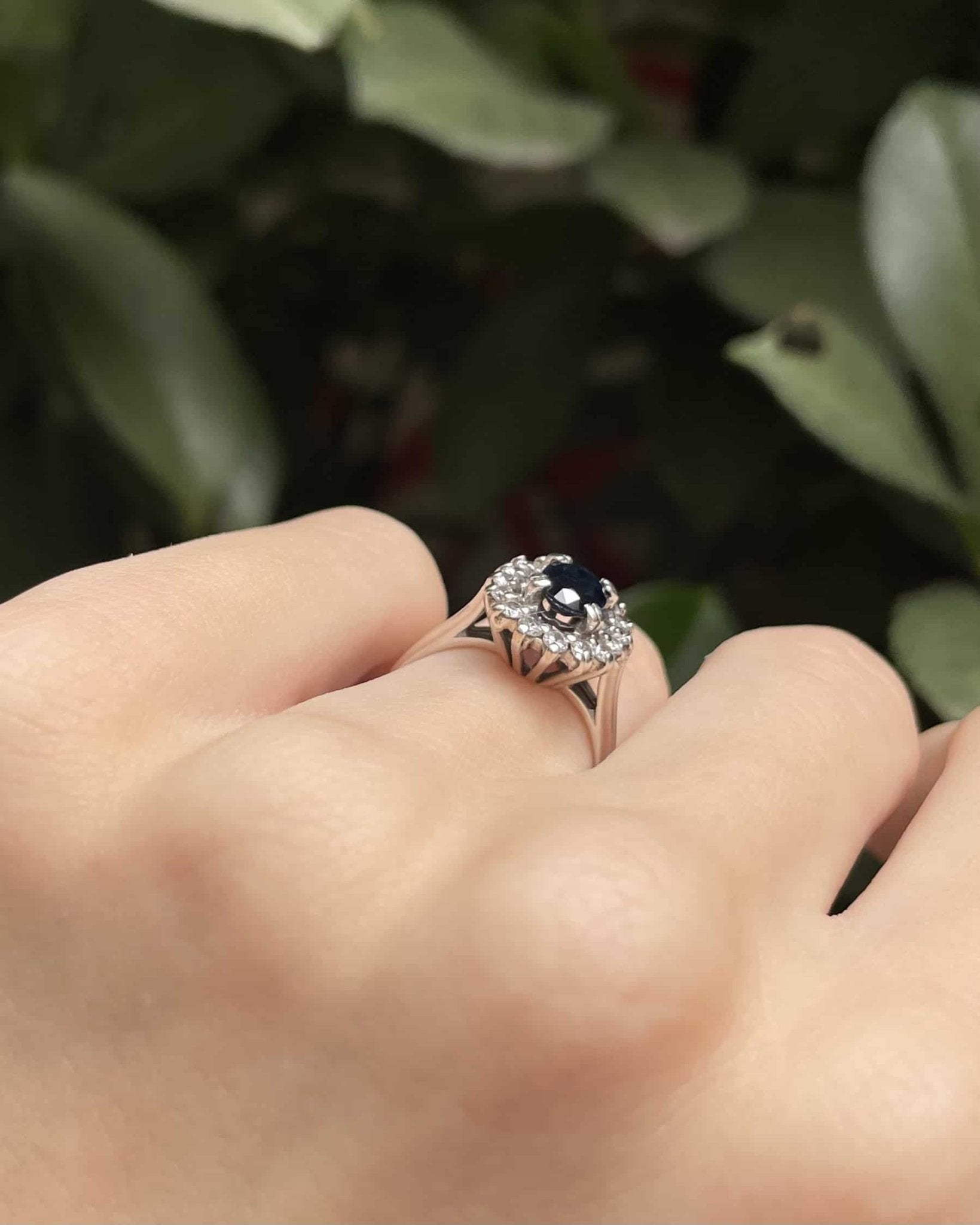 Bague Marguerite Saphir 1.05 carat &amp; Diamants "Bamya" - Elliade Paris