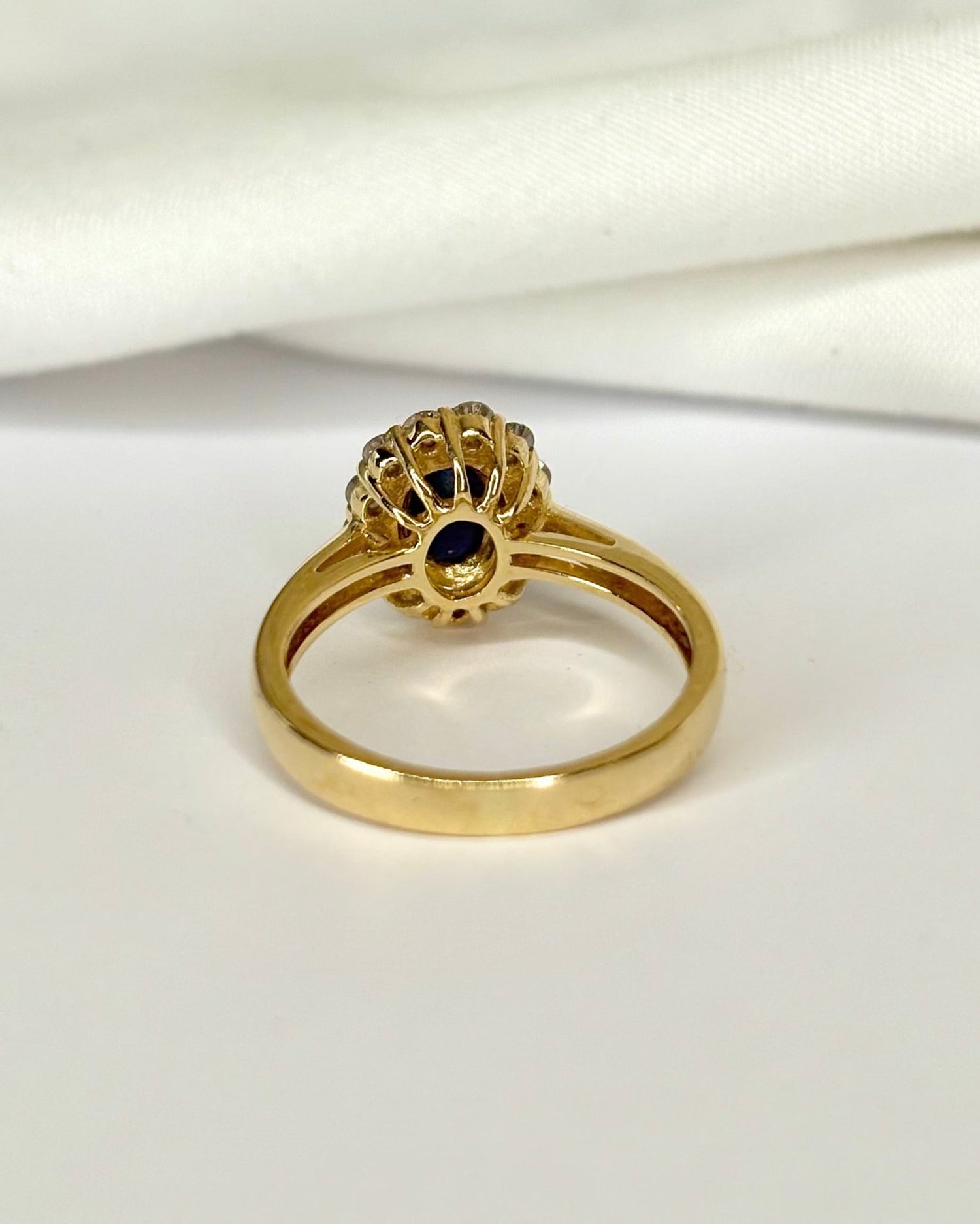 Bague Marguerite Saphir 1.08 carat &amp; Diamants 0.26 carat "Eloïse" - Elliade Paris