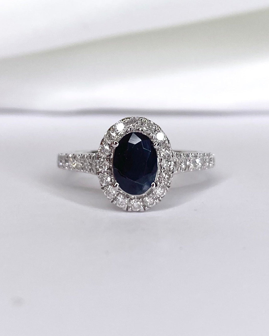 Bague Marguerite Saphir 1.08 carat &amp; Diamants 0.45 carat "Siloé" - Elliade Paris