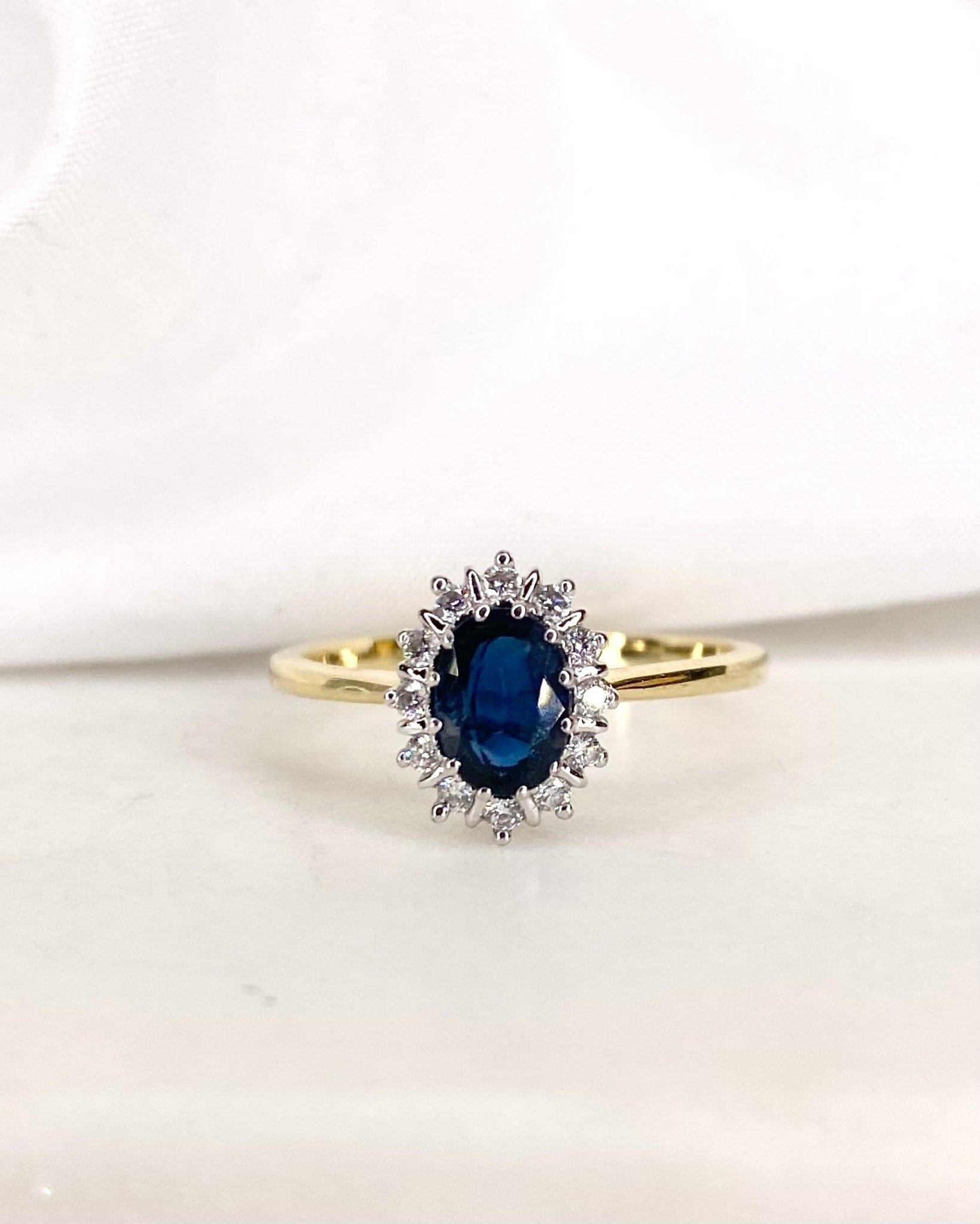 Bague Marguerite Saphir 1.09 carat &amp; 12 Diamants "Zoëlla" - Elliade Paris